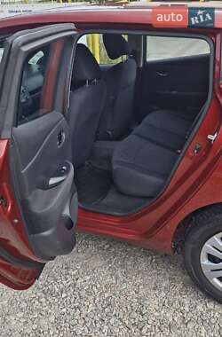 Хэтчбек Nissan Leaf 2013 в 