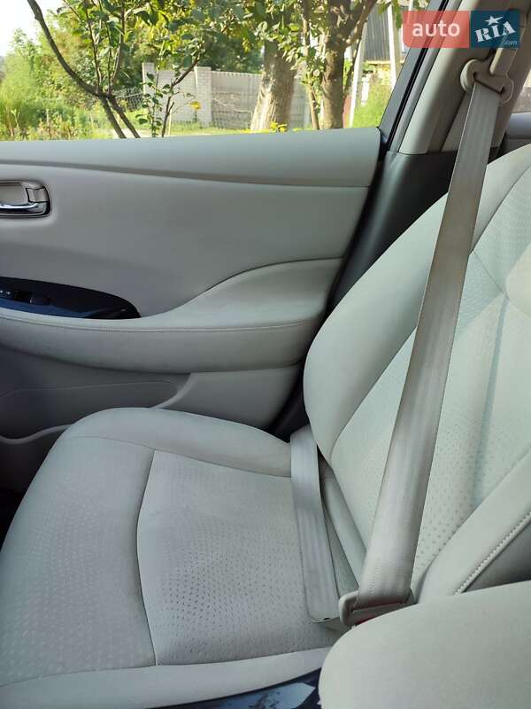 Хетчбек Nissan Leaf 2012 в Житомирі