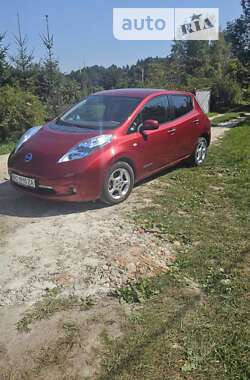 Хэтчбек Nissan Leaf 2012 в Новояворовске