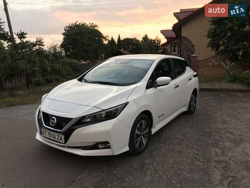 Хэтчбек Nissan Leaf 2019 в 