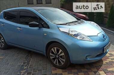 Хэтчбек Nissan Leaf 2016 в 