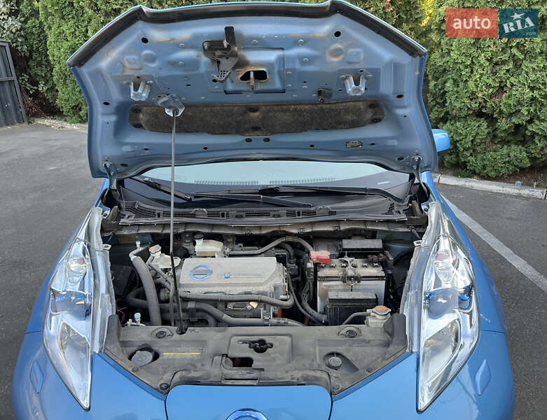 Хэтчбек Nissan Leaf 2011 в Тернополе