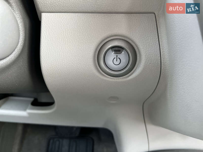 Хэтчбек Nissan Leaf 2011 в Тернополе