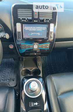 Хэтчбек Nissan Leaf 2015 в 