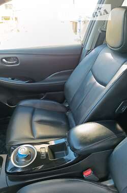 Хэтчбек Nissan Leaf 2015 в 