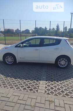 Хэтчбек Nissan Leaf 2015 в Ивано-Франковске