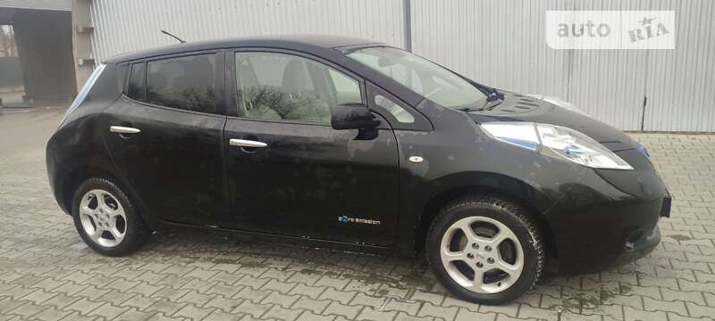 Хетчбек Nissan Leaf 2012 в Косові