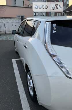 Хетчбек Nissan Leaf 2015 в Києві