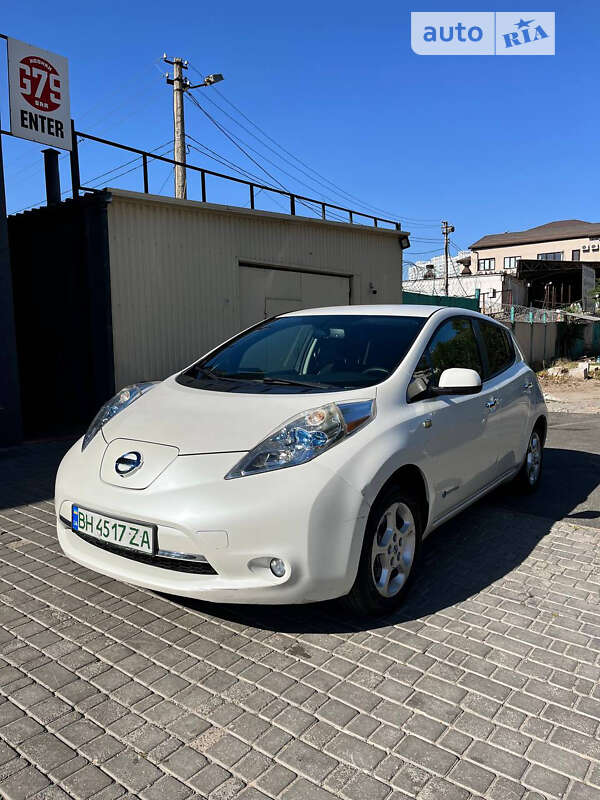 Хэтчбек Nissan Leaf 2013 в Одессе