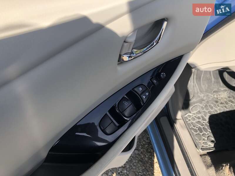 Хетчбек Nissan Leaf 2012 в Стрию фото 8 Хетчбек Nissan Leaf 2012 в Стрию