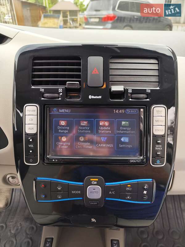 Хэтчбек Nissan Leaf 2012 в Кельменцах