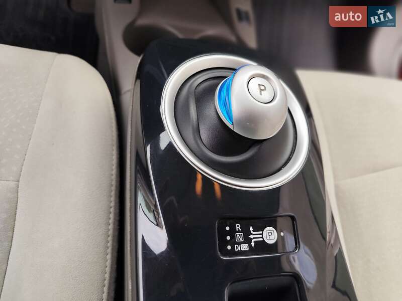 Хэтчбек Nissan Leaf 2012 в Кельменцах