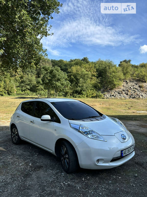 Хэтчбек Nissan Leaf 2014 в Днепре