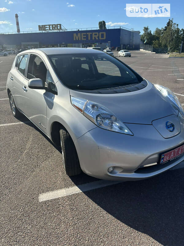 Хетчбек Nissan Leaf 2015 в Житомирі