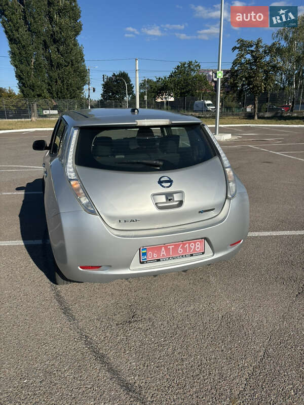 Хетчбек Nissan Leaf 2015 в Житомирі