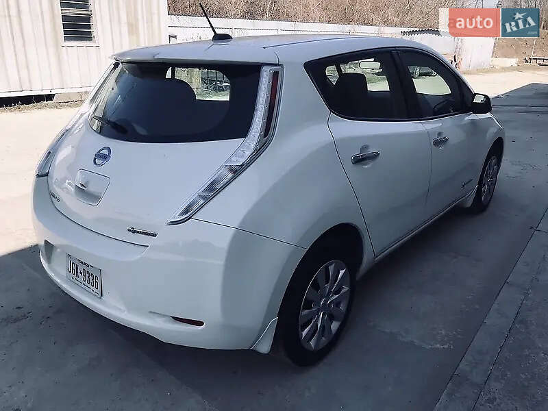 Хэтчбек Nissan Leaf 2016 в Ровно