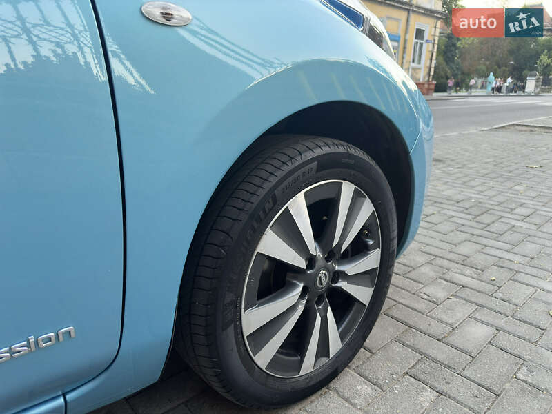 Хетчбек Nissan Leaf 2016 в Чернівцях
