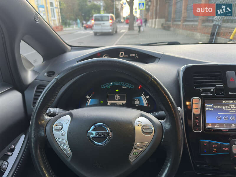 Хетчбек Nissan Leaf 2016 в Чернівцях