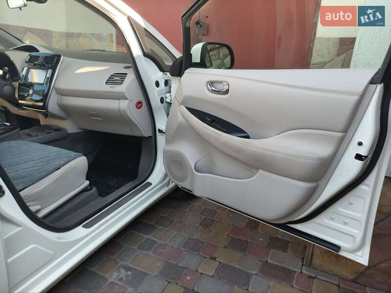 Хэтчбек Nissan Leaf 2012 в Тернополе фото Хэтчбек Nissan Leaf 2012 в Тернополе