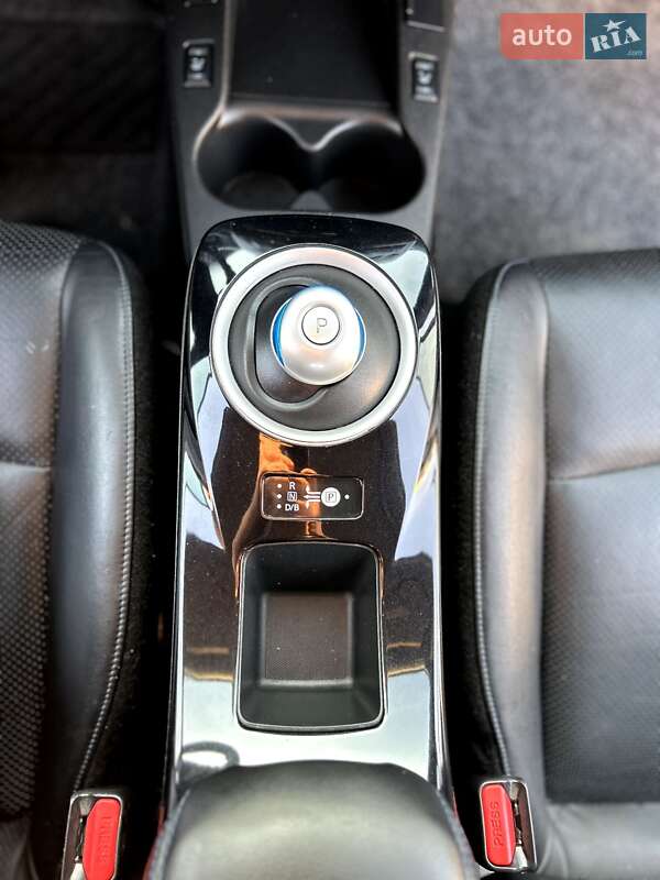 Хэтчбек Nissan Leaf 2014 в Рожище