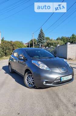 Хетчбек Nissan Leaf 2015 в Дніпрі