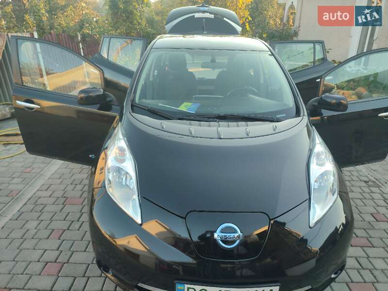 Хэтчбек Nissan Leaf 2015 в Шумске
