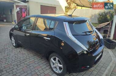 Хэтчбек Nissan Leaf 2015 в Шумске