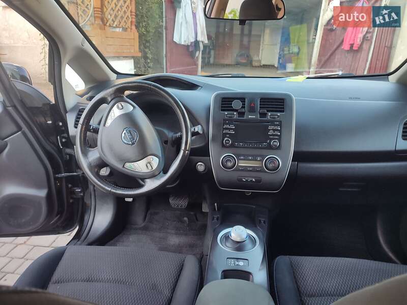 Хэтчбек Nissan Leaf 2015 в Шумске