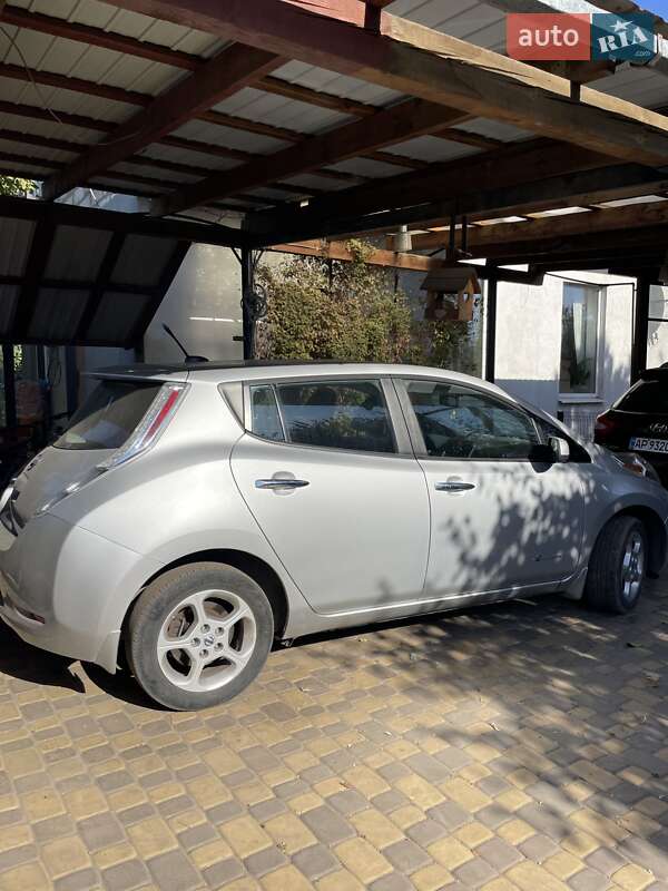 Хэтчбек Nissan Leaf 2013 в Запорожье