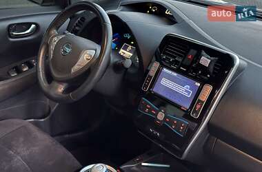 Хэтчбек Nissan Leaf 2013 в 