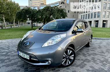 Хетчбек Nissan Leaf 2014 в Дніпрі