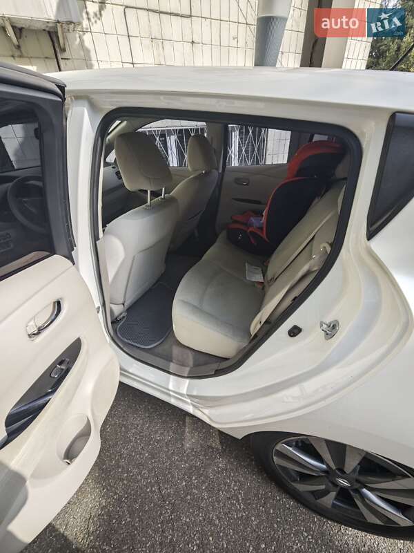 Хэтчбек Nissan Leaf 2016 в Киеве
