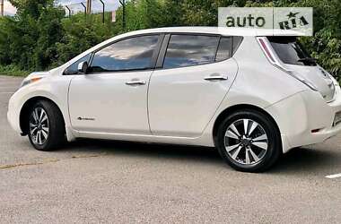 Хэтчбек Nissan Leaf 2016 в Киеве