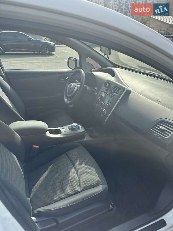 Хетчбек Nissan Leaf 2016 в Києві