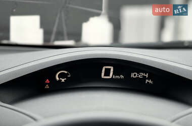 Хэтчбек Nissan Leaf 2017 в 