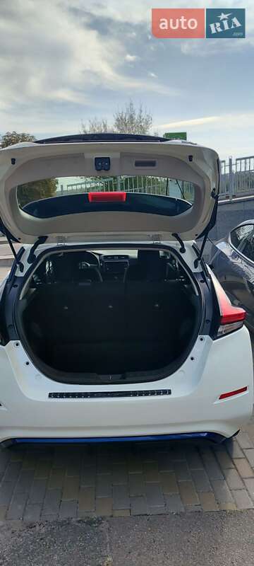 Хэтчбек Nissan Leaf 2018 в Киеве