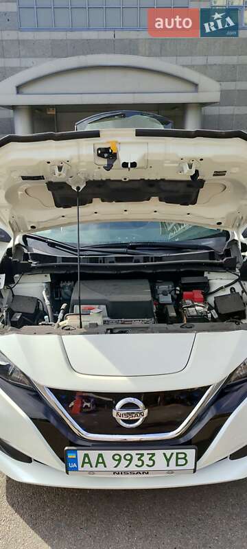 Хэтчбек Nissan Leaf 2018 в Киеве