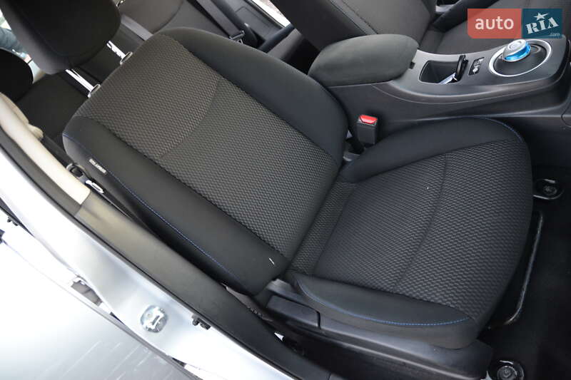Хэтчбек Nissan Leaf 2015 в Луцке