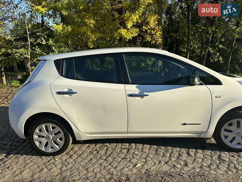 Хетчбек Nissan Leaf 2016 в Береговому