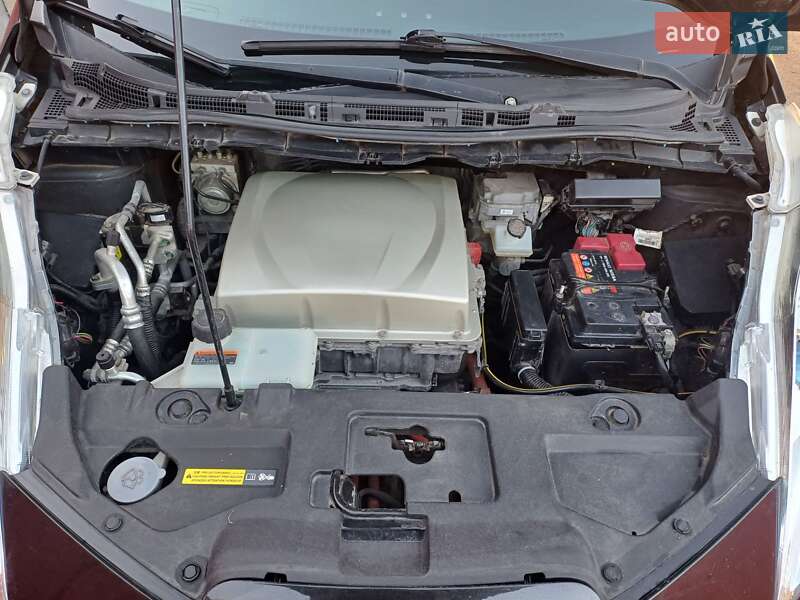 Хетчбек Nissan Leaf 2016 в Черкасах фото 18 Хетчбек Nissan Leaf 2016 в Черкасах