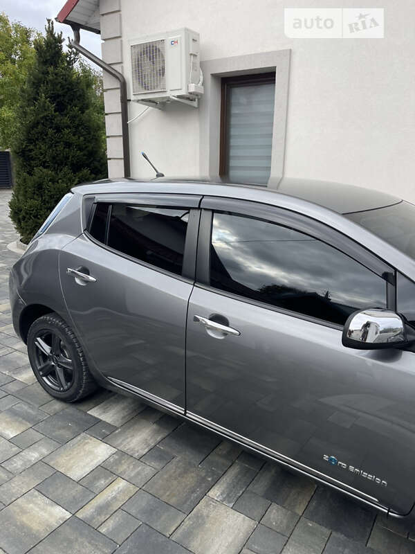 Хетчбек Nissan Leaf 2014 в Кіцмані