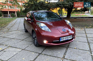 Хэтчбек Nissan Leaf 2015 в Львове