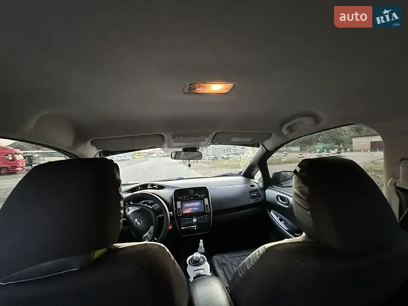 Хэтчбек Nissan Leaf 2014 в 