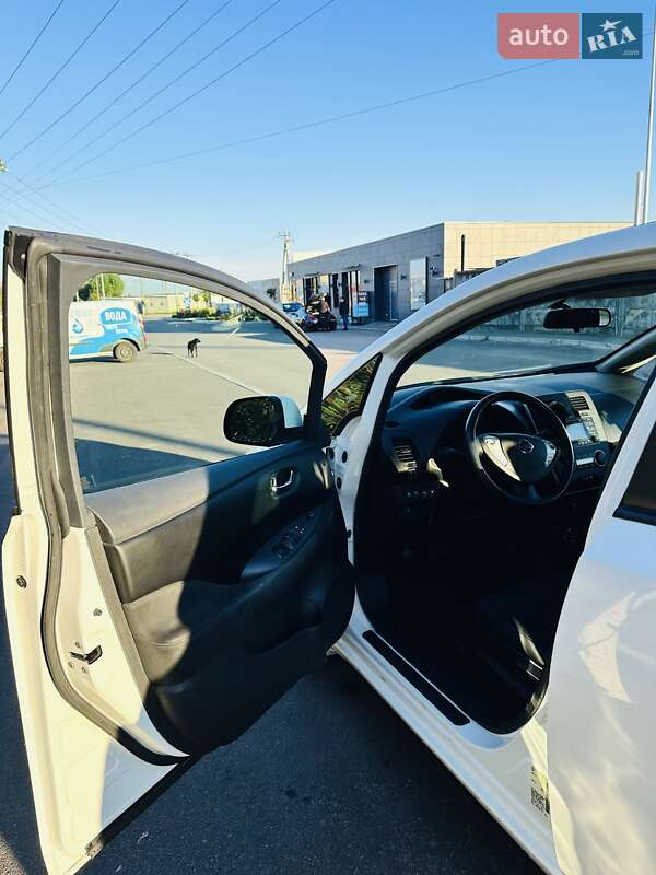 Хэтчбек Nissan Leaf 2015 в Киеве