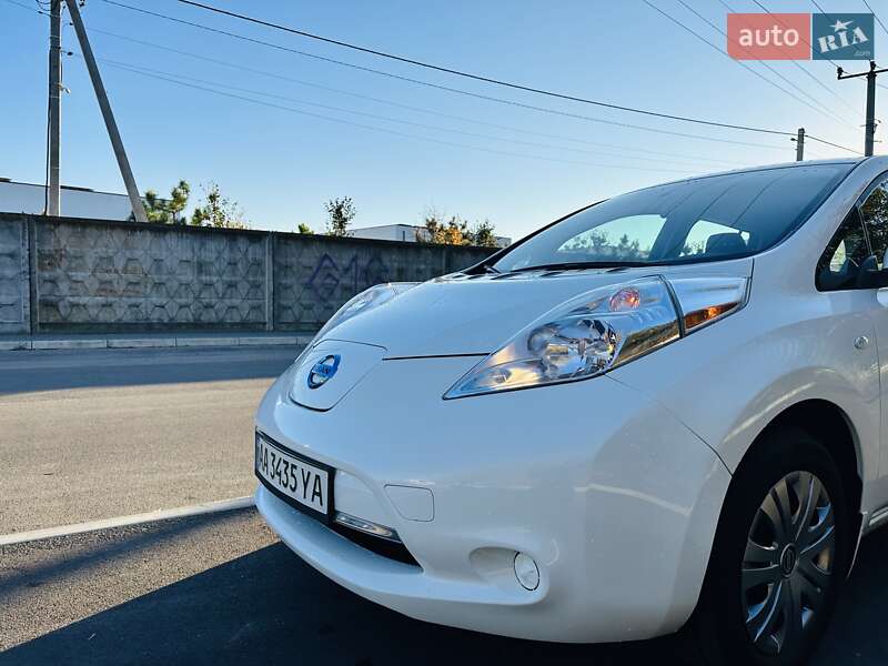 Хэтчбек Nissan Leaf 2015 в Киеве