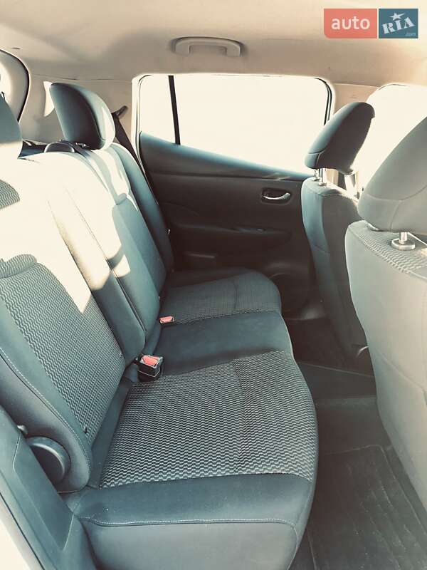 Хэтчбек Nissan Leaf 2015 в Киеве