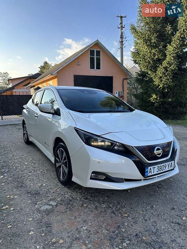 Хэтчбек Nissan Leaf 2018 в Монастыриске