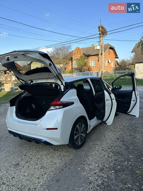 Хэтчбек Nissan Leaf 2018 в Монастыриске