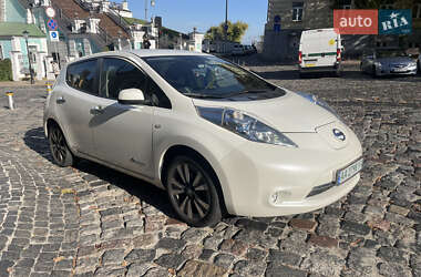 Хэтчбек Nissan Leaf 2015 в 