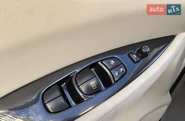 Хэтчбек Nissan Leaf 2014 в 